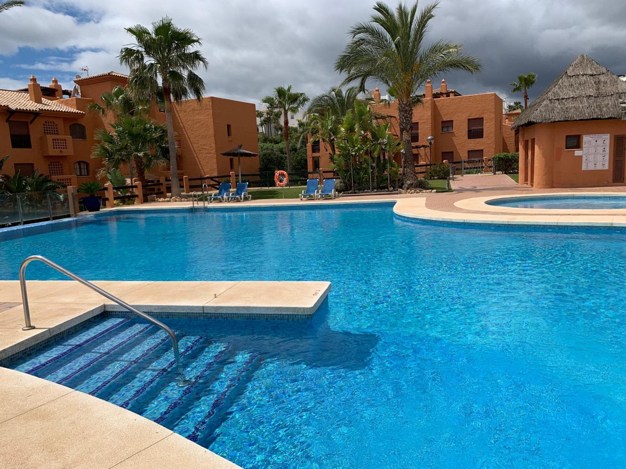 Your Oasis Of Luxury And Leisure At Gazules Del Sol In Marbella Area - Benahavis Appartement Estepona