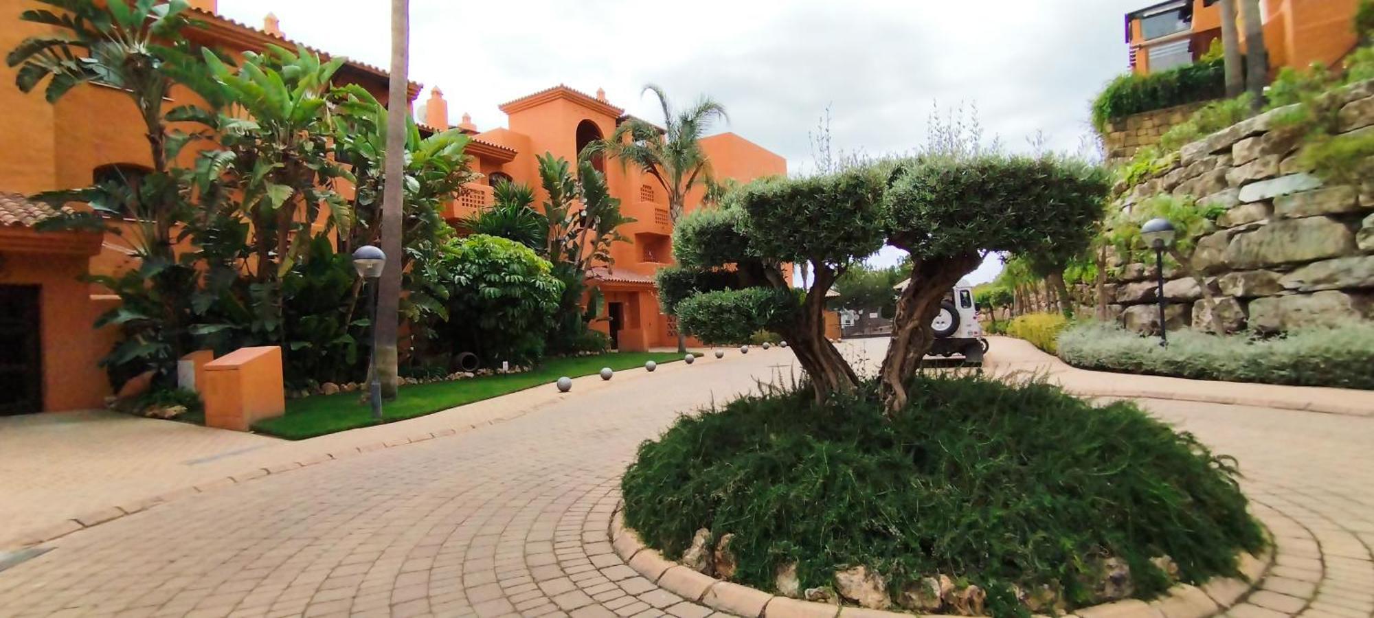 Apartment Your Oasis Of Luxury And Leisure At Gazules Del Sol In Marbella Area - Benahavis *